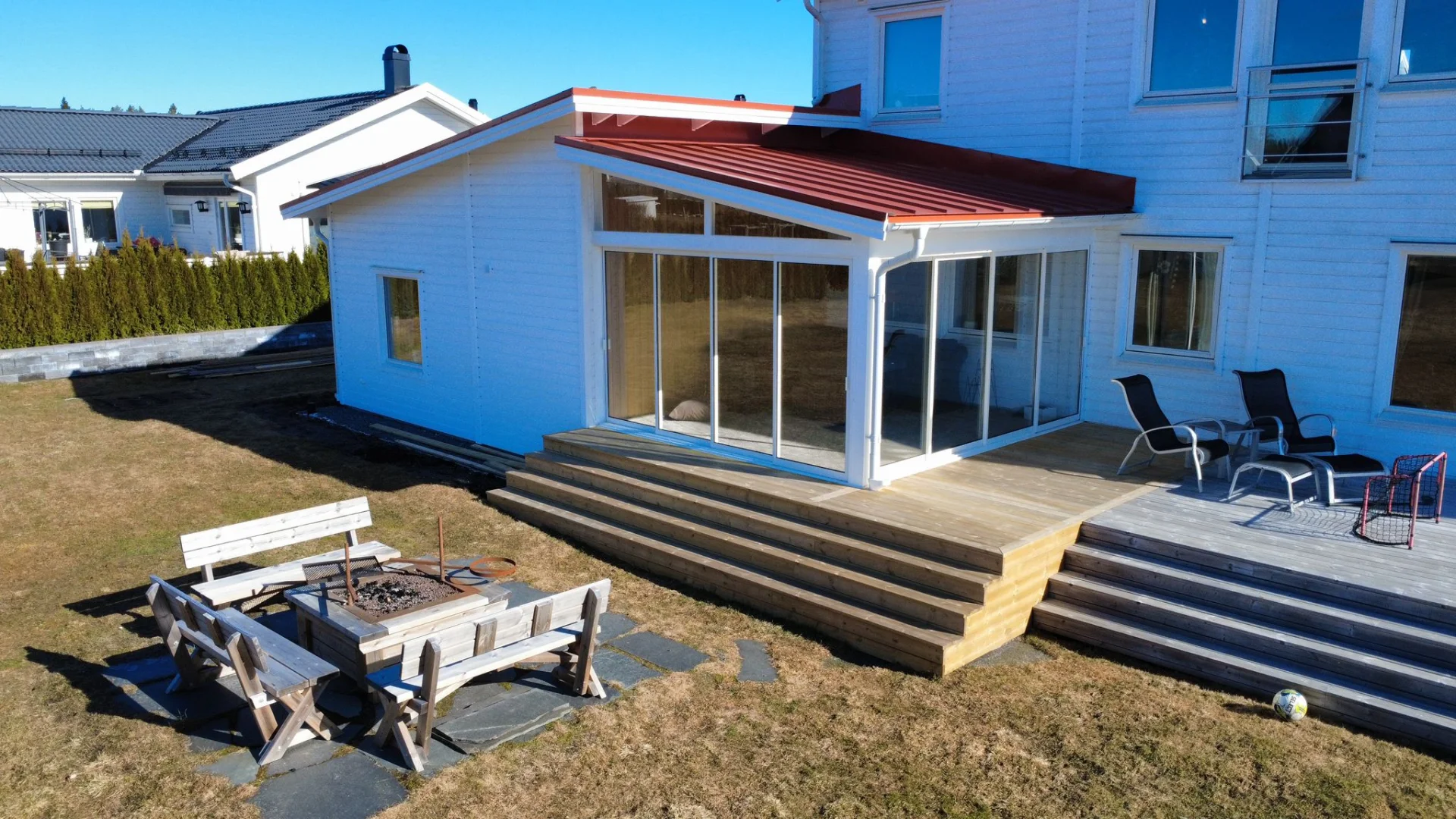 Utvändigt - fasad och entré