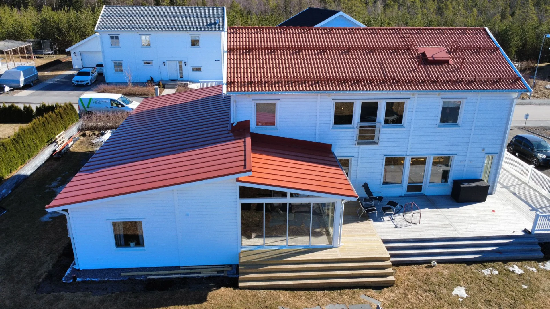 Utvändigt - uteplats med tak